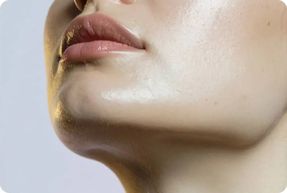 Targets stubborn chin hair effectively.