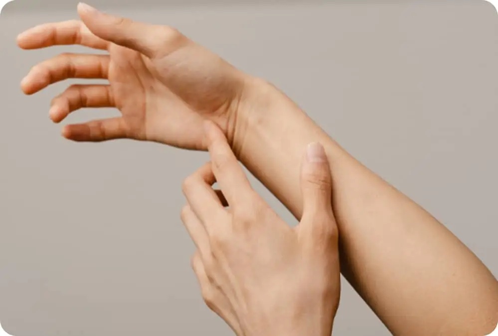 Rejuvenate aging hands by targeting wrinkles, sunspots, and uneven texture while boosting collagen. Enjoy firmer, smoother, and more youthful-looking hands.